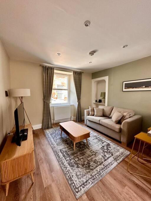 Warm And Cosy Centre House * Инвернесс